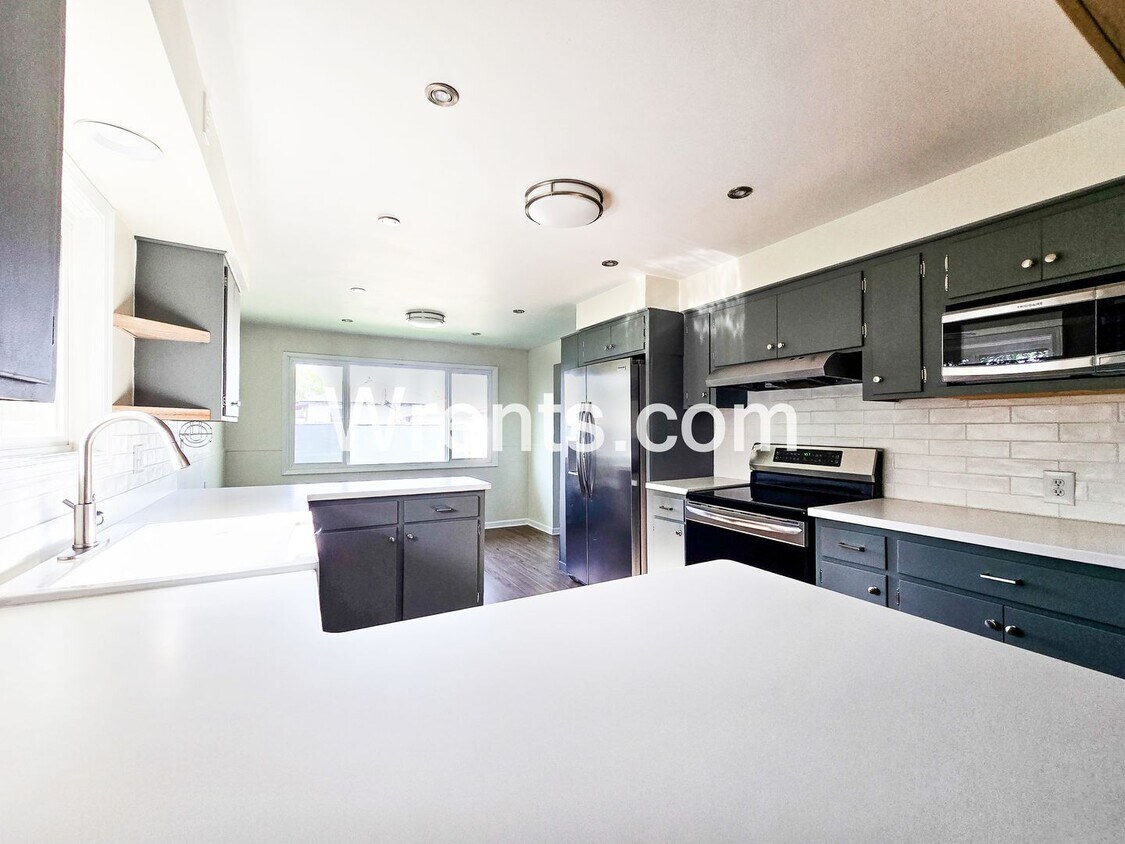 Foto principal - Stylish 3-Bed, 2-Bath Rental Home in Spoka...