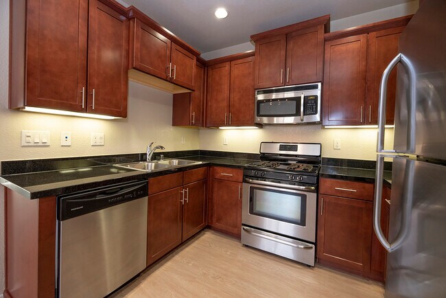 Cocina espaciosa - Adora Townhomes
