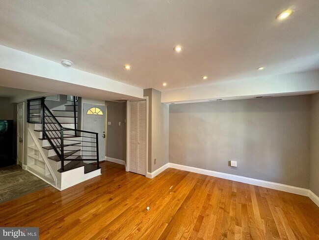 Foto del edificio - 341 S 12th St