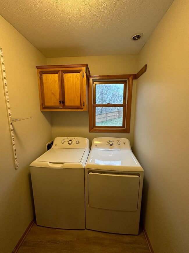 Foto del edificio - 904 Vos St