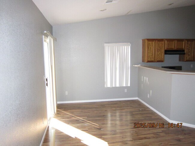 Foto del edificio - Beautiful 4 Bedroom Single Story House w/ ...