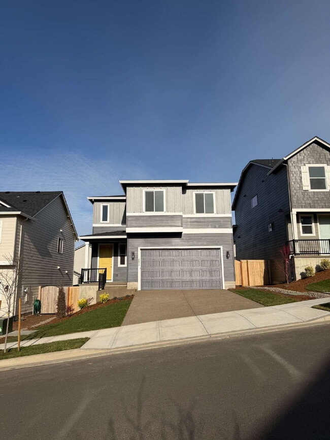 Building Photo - 893 NE Sagebrush Dr