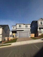 Building Photo - 893 NE Sagebrush Dr