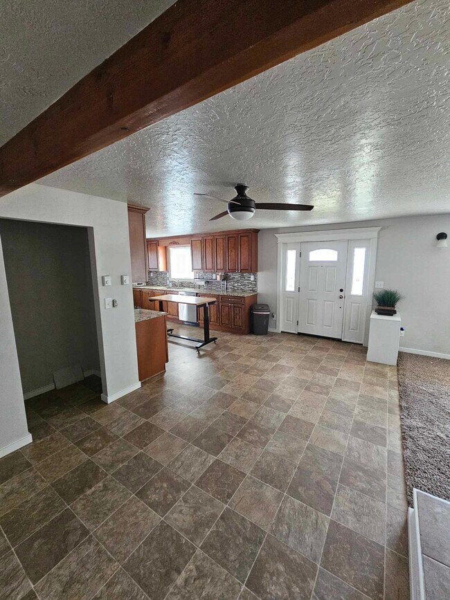 Building Photo - 14014 Silver Ridge Rd
