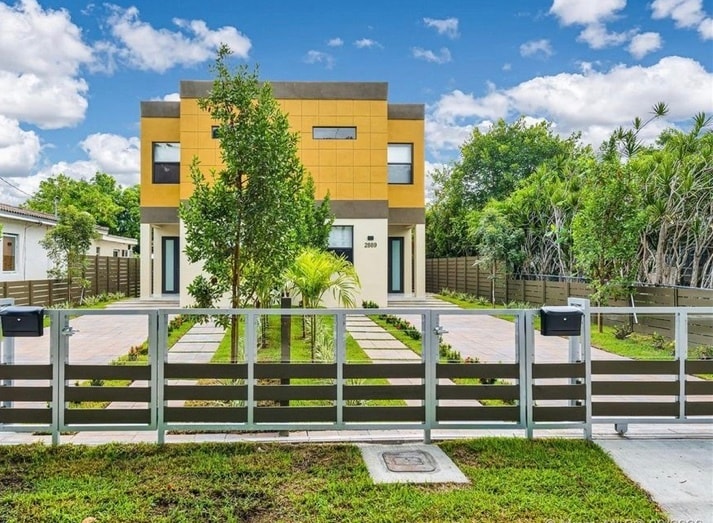 Primary Photo - 2887 SW 33rd Ave