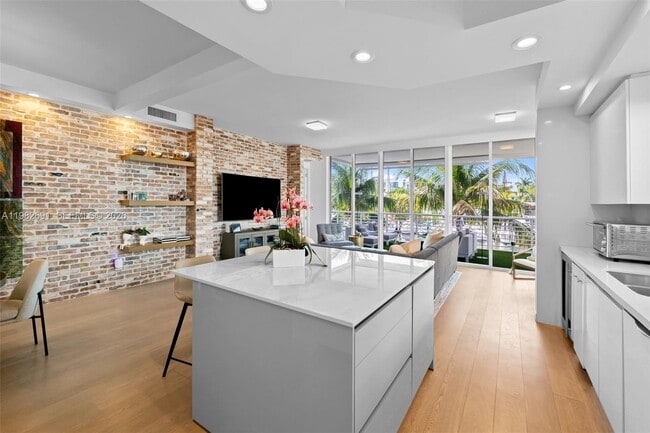 Building Photo - 151 Isle of Venice Dr