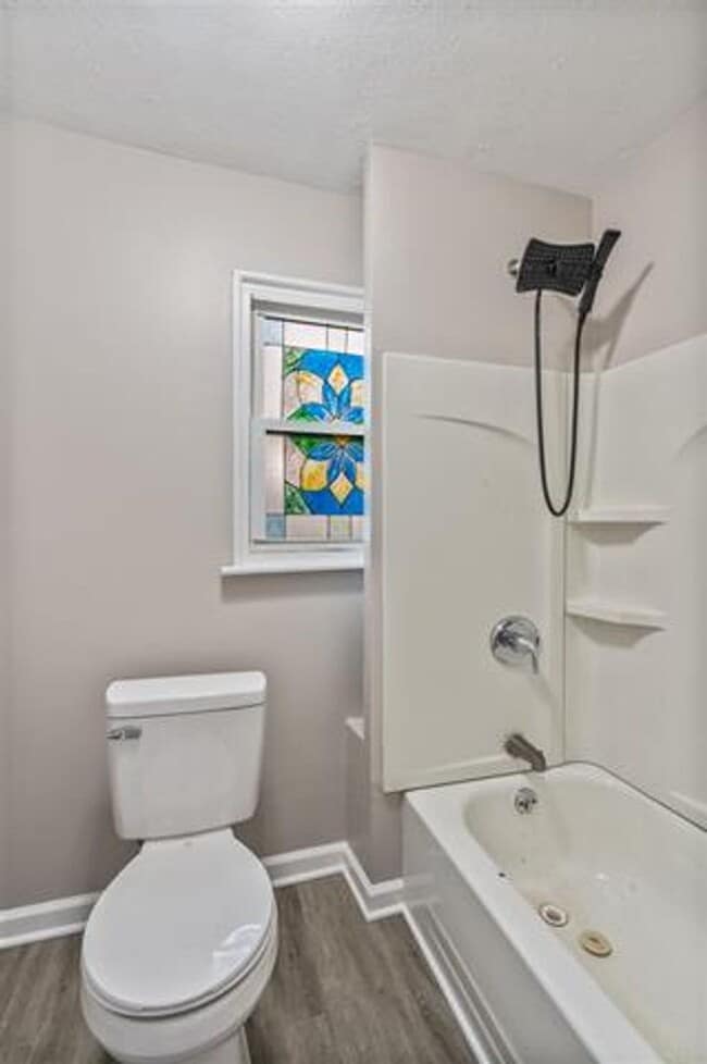 Foto del edificio - 229 Eastview Dr