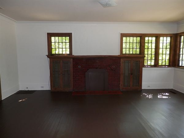 Building Photo - 342 W Grand Ave