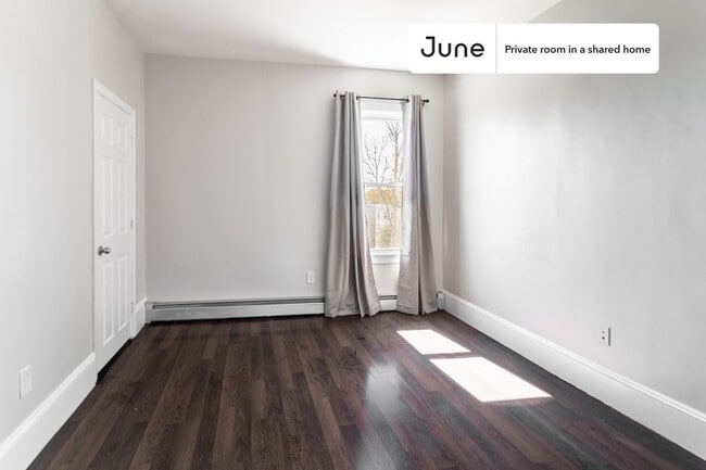 Foto del edificio - Room in Shared 4 bed/1.5 bath home