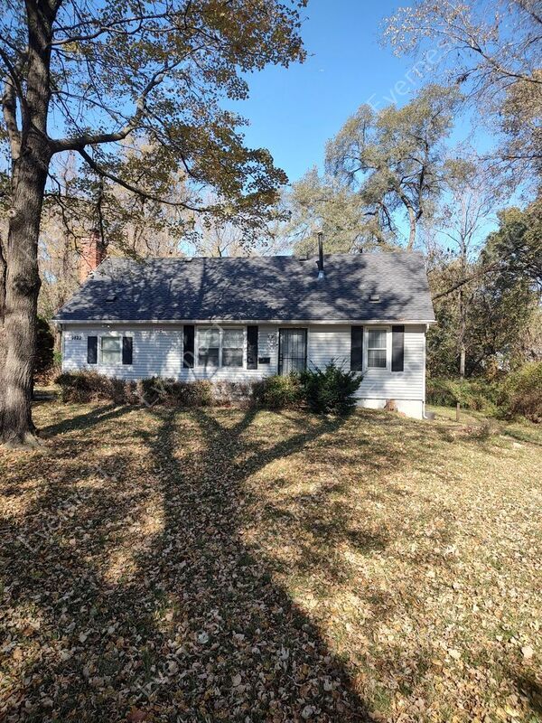 Foto principal - 9822 E Independence Ave