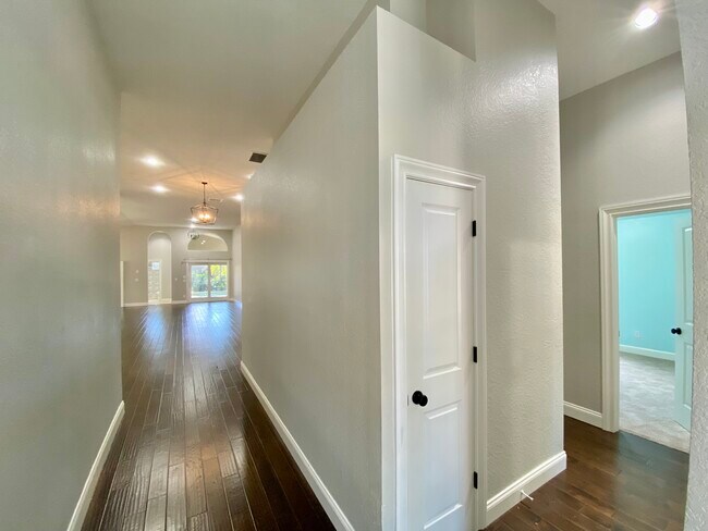 Building Photo - 7052 Timberland Cir