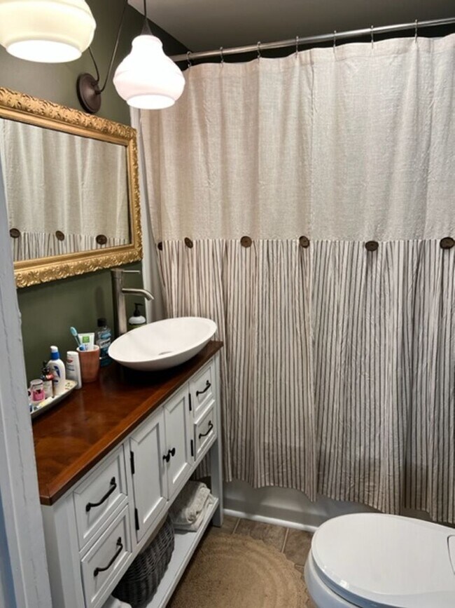 Foto del edificio - 208 N Lewis St