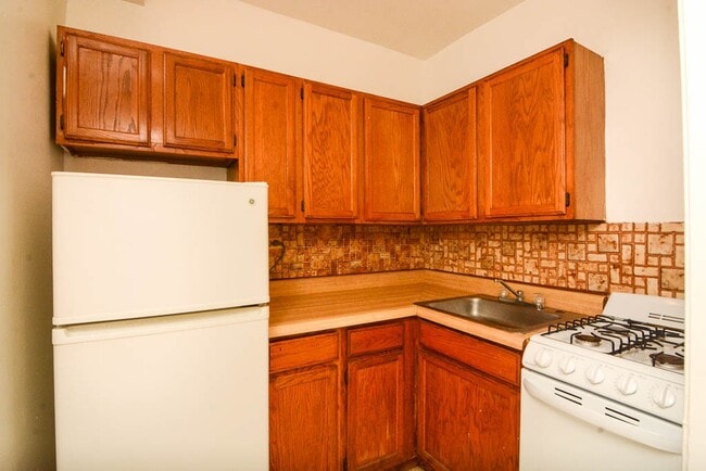 Foto del edificio - 716 W Belmont Ave