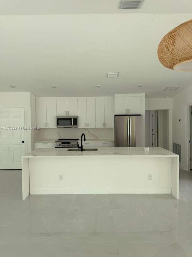 Building Photo - 8636 100th Ct