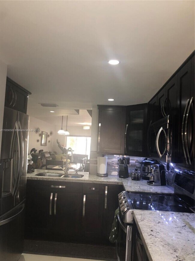 Foto del edificio - 1155 NW 123rd Ct