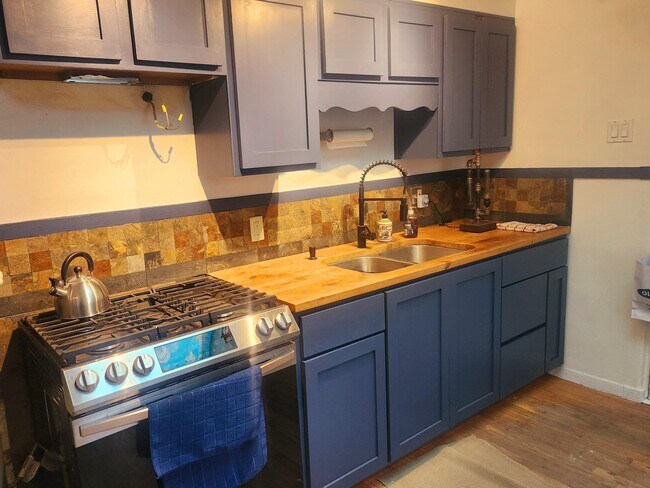 Foto del edificio - 1217 Girard Blvd NE