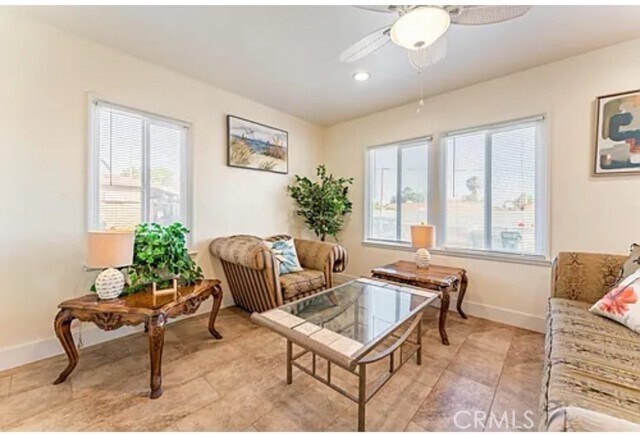 Foto del edificio - 15356 Merrill Ave