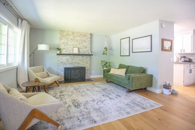 Foto del edificio - SE Portland 3 Bedroom Home with Amazing Ou...