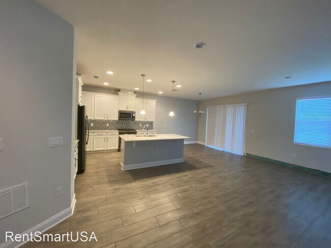 Building Photo - 3 br, 2 bath House - 2445 Verde View Dr.