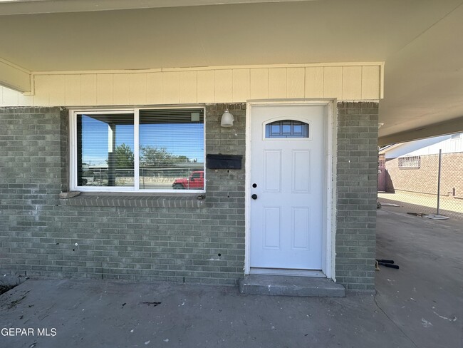 Building Photo - 9311 Vicksburg Dr