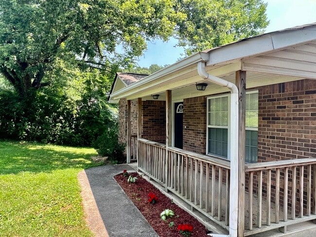 Building Photo - 4092 University Dr