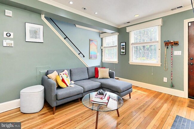 Foto del edificio - 1724 E St NE