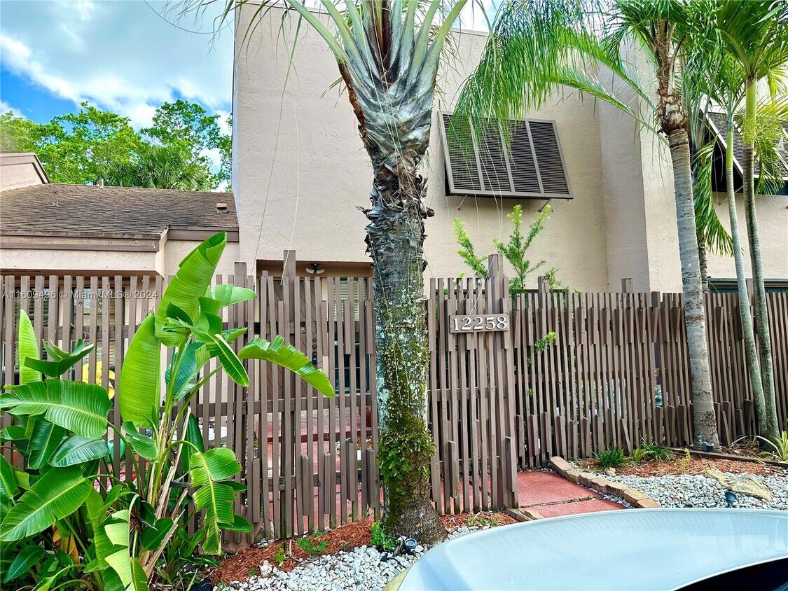 Foto principal - 12258 NW 10th St