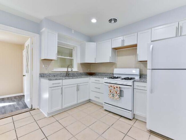Foto del edificio - 8156 Knox Ave
