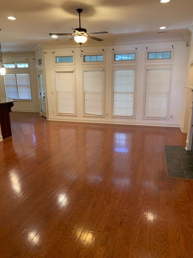 Building Photo - 4 br, 3.5 bath House - 105 Lightning Bug C...