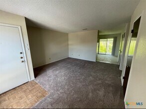 Building Photo - 209 Oak Trail Dr