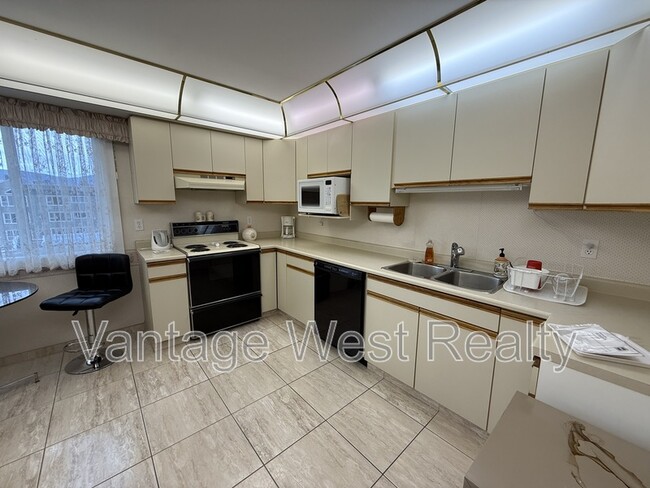 Building Photo - 1045 Sutherland Ave