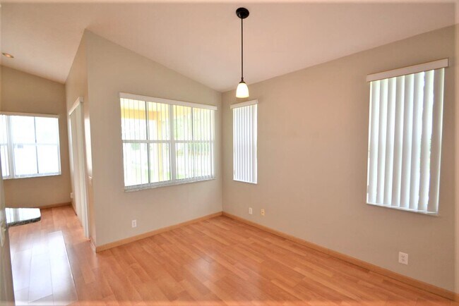 Building Photo - 803 Savannah Falls Dr
