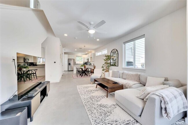 Foto del edificio - 814 N Bluff Dr