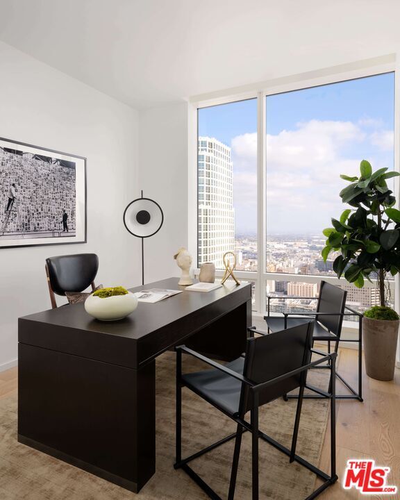 Building Photo - 1000 W 8th St