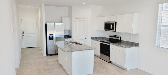 Building Photo - 1549 E Squire Dr