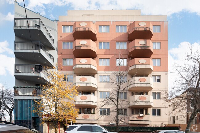 Foto del edificio - 1495 E 28th St