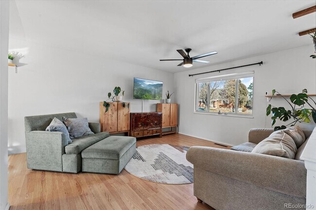 Foto del edificio - 1438 Laurette Dr