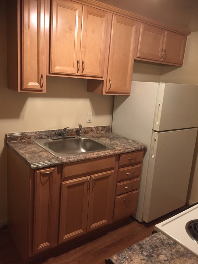 Kitchen - 1916 Sulgrave Ave
