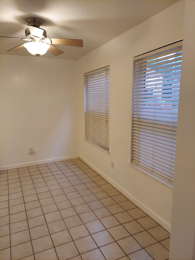Building Photo - 1417 Bel Air Dr