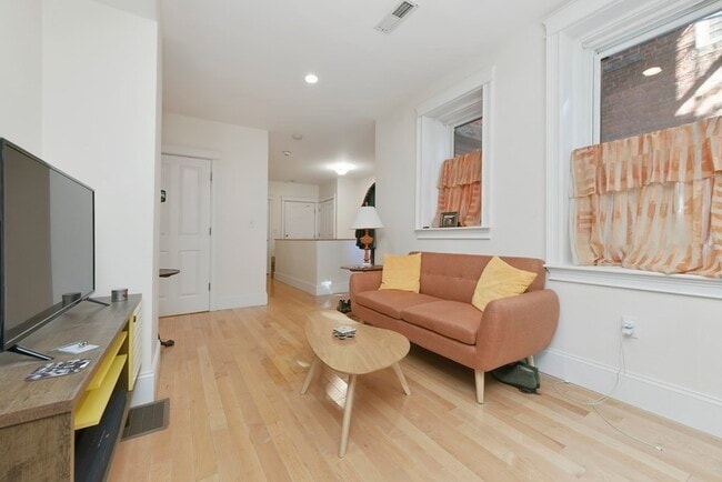 Building Photo - 73 Lubec St