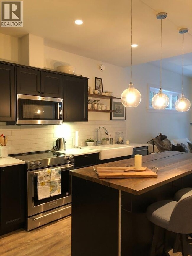 Building Photo - 721 Wellington Dr