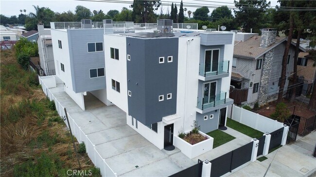 Building Photo - 6843 Haskell Ave