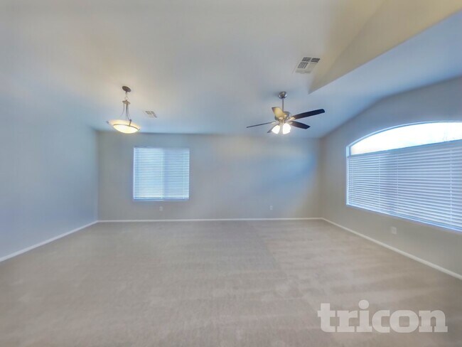 Foto del edificio - 2111 S 160th Ln