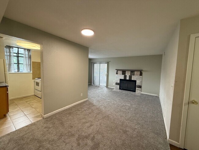Building Photo - Spinnaker Run Condo