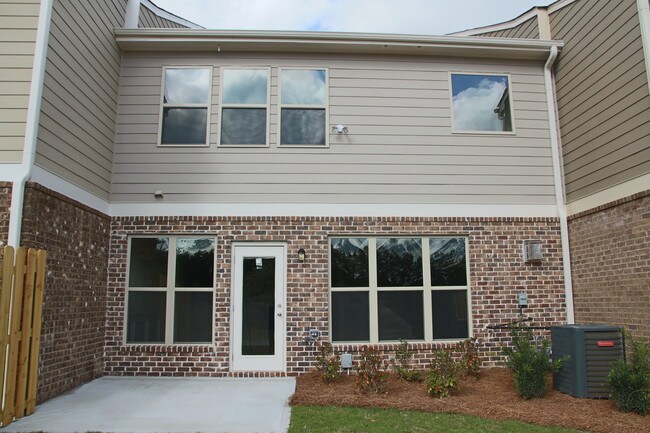 Foto del edificio - 5075 Abbotts Bridge Rd