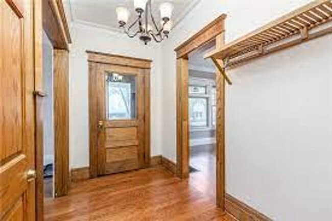 Building Photo - 209 S Goodman St