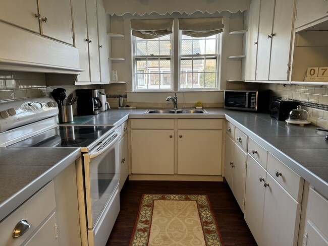 Kitchen - 67 Warren St