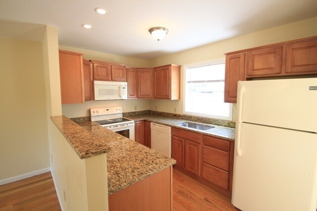 Building Photo - 105 Riverview Ln