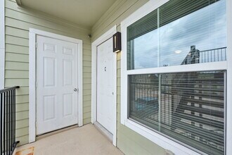 Building Photo - Creekside Haven