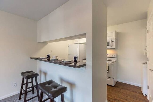Building Photo - 4902 Hamilton Dr